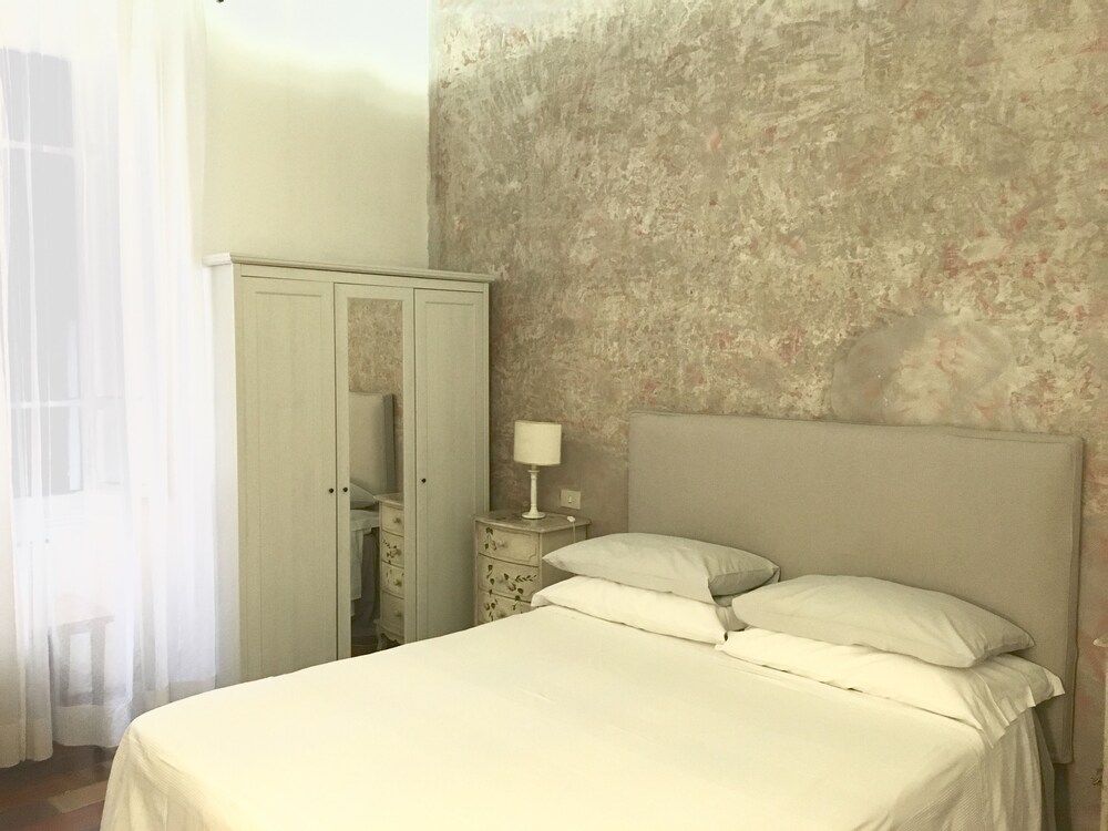 Vicolo del Lupo Guesthouse 1