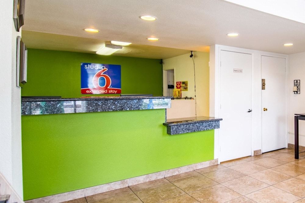 Studio 6 Cypress, CA 2