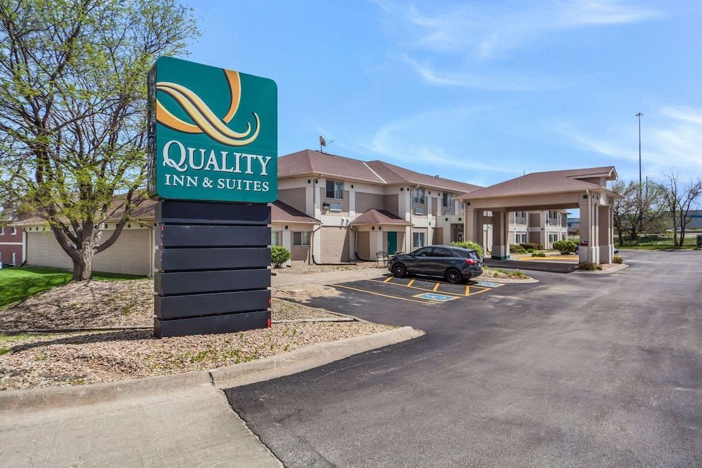 Quality Inn & Suites Omaha Chalco 1