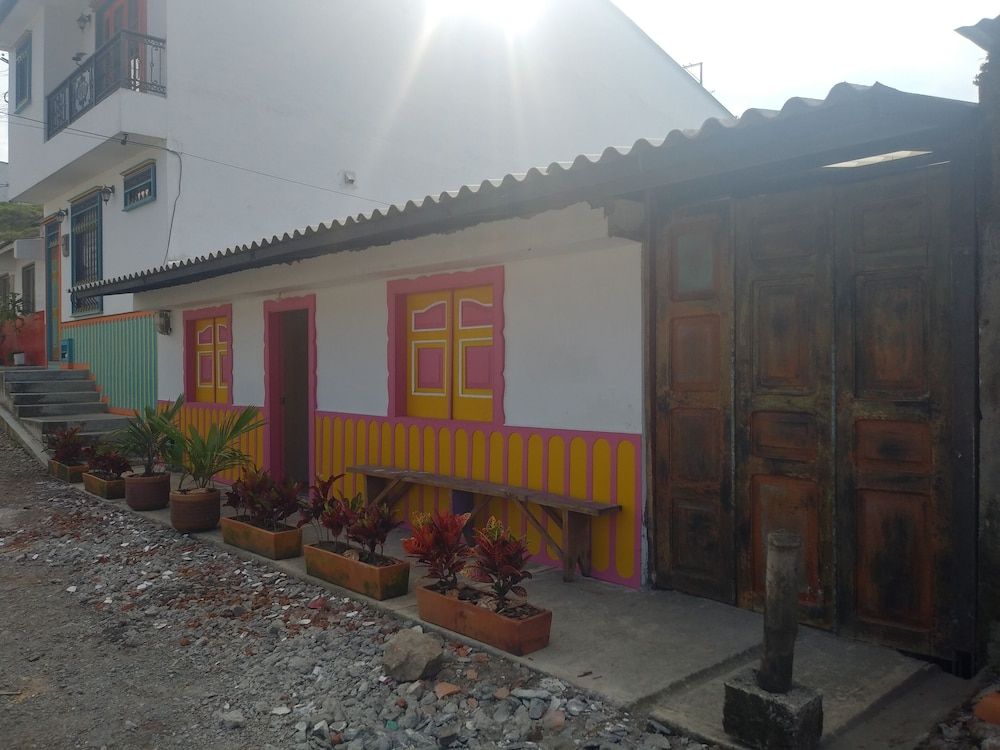 Bareque hostal 1