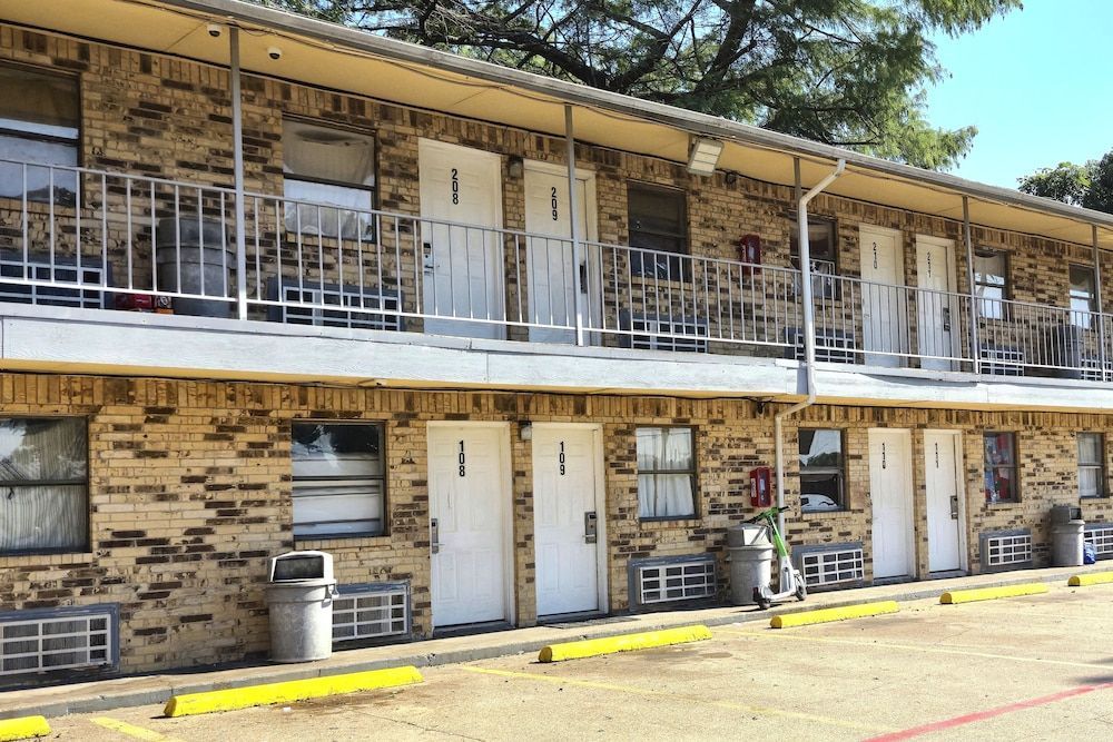 Mi Amor Inn & Suites by Hotel O Dallas Tx Hwy 352 1