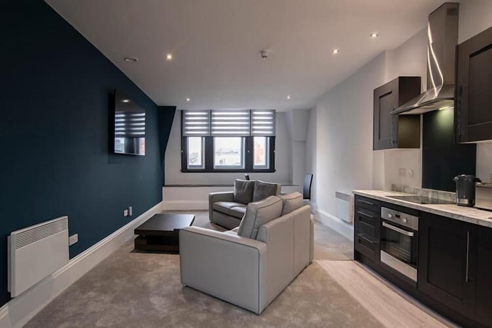 Cavern Quarter Apts - 31 North John St 1