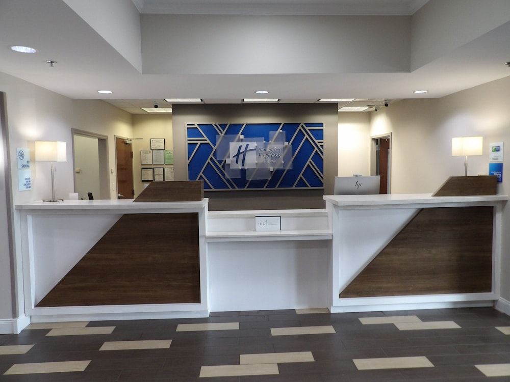 Holiday Inn Express & Suites HUNTSVILLE AIRPORT by IHG 2