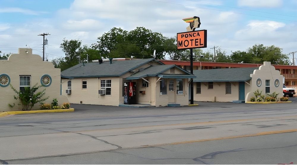 Ponca Motel 1