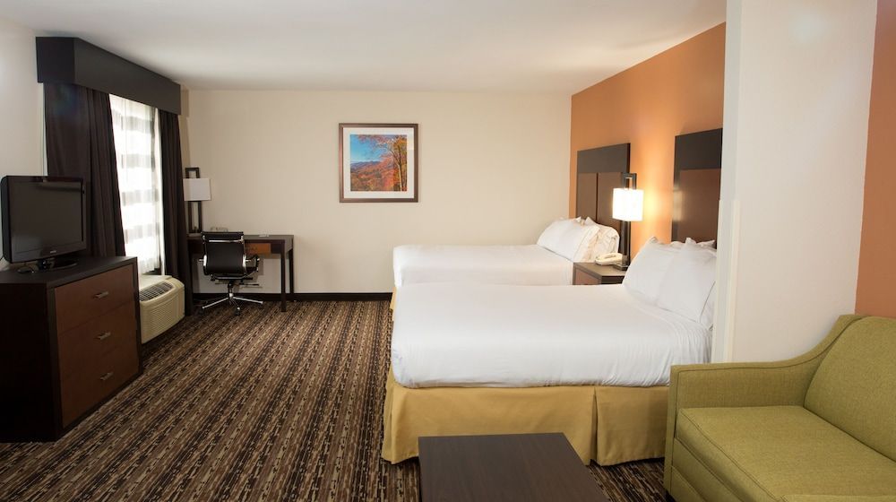 Holiday Inn Express & Suites CHEROKEE/CASINO by IHG 2