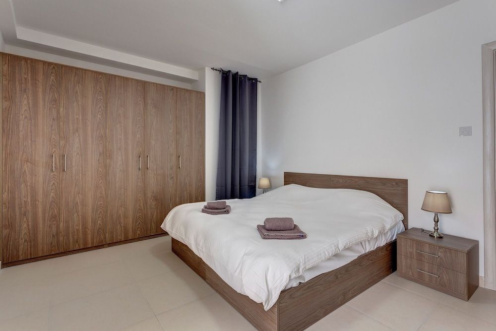 Modern 1BR Apartment in a Central Location 2