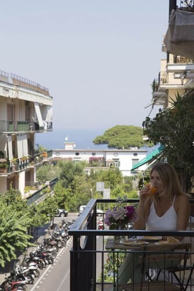 Sorrento ResArt Suite 1