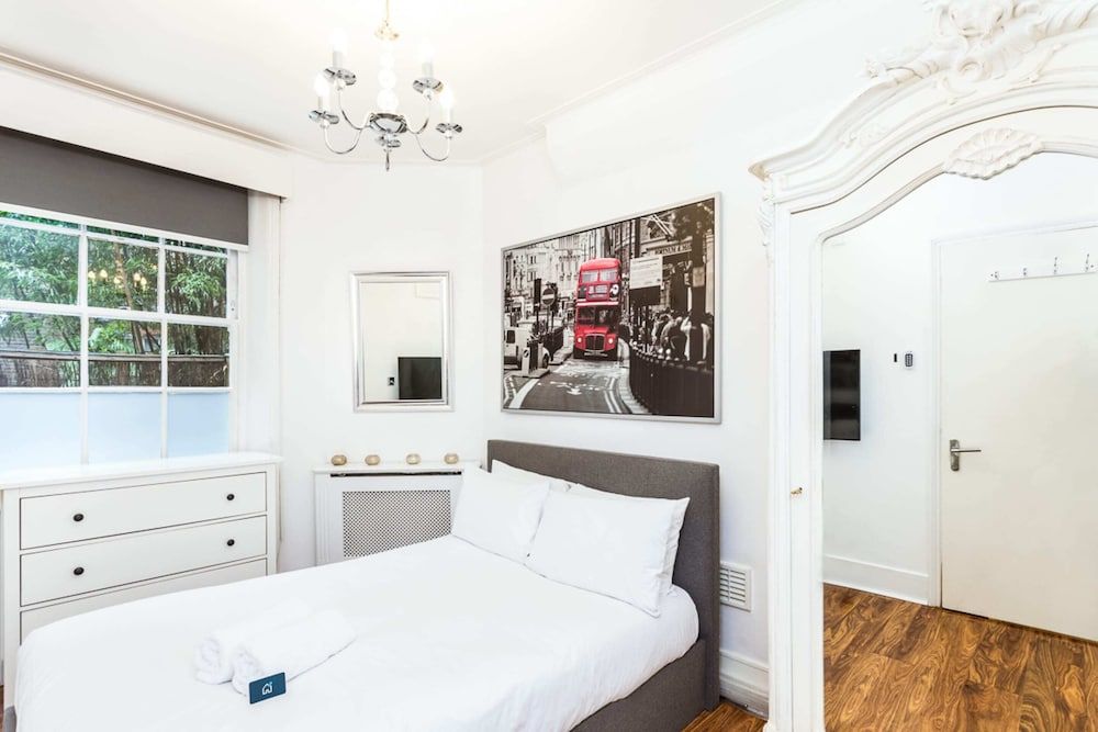 Bright Warwick Chambers Apartment 2
