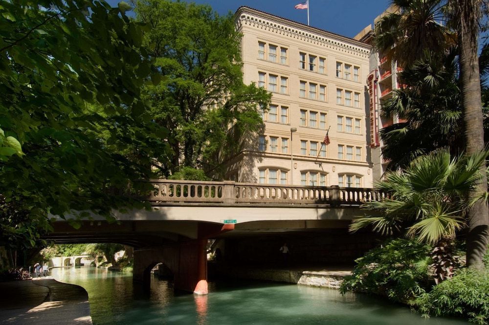 Drury Inn & Suites San Antonio Riverwalk 1