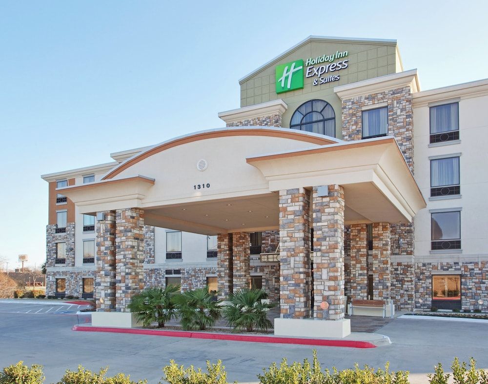 Holiday Inn Express & Suites DALLAS SOUTH - DESOTO by IHG 1