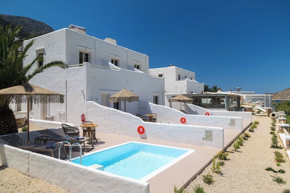 Lithos Suites 1