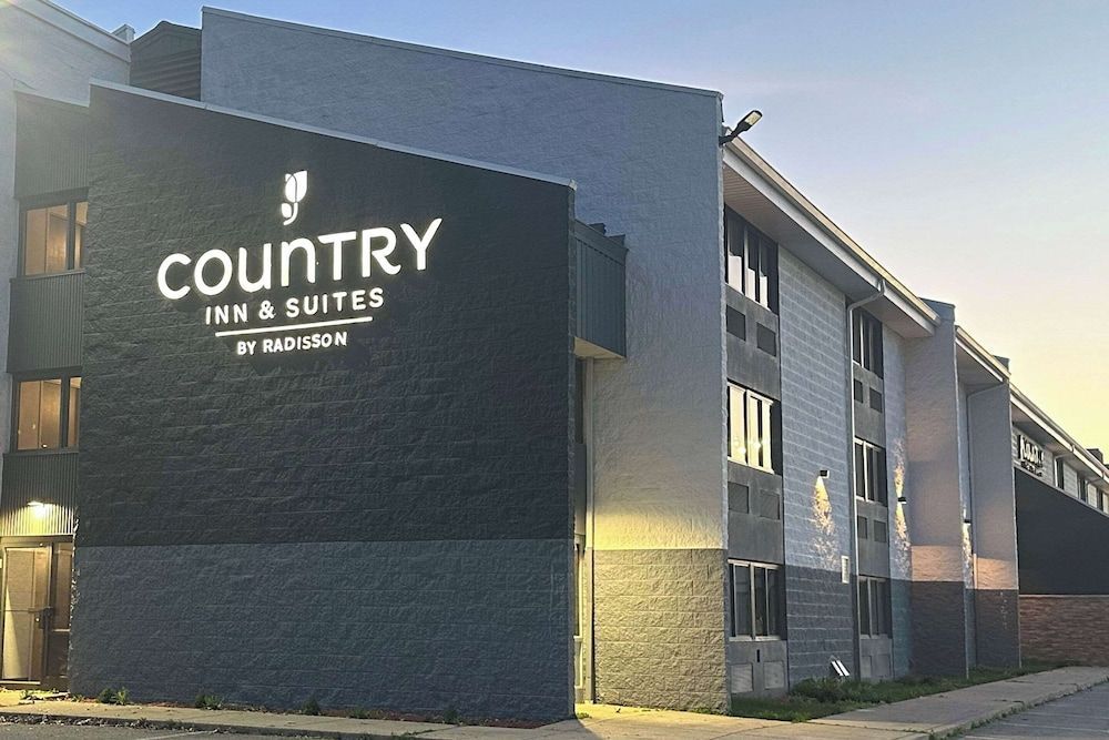 Country Inn & Suites by Radisson, Dunbar - Charleston 1