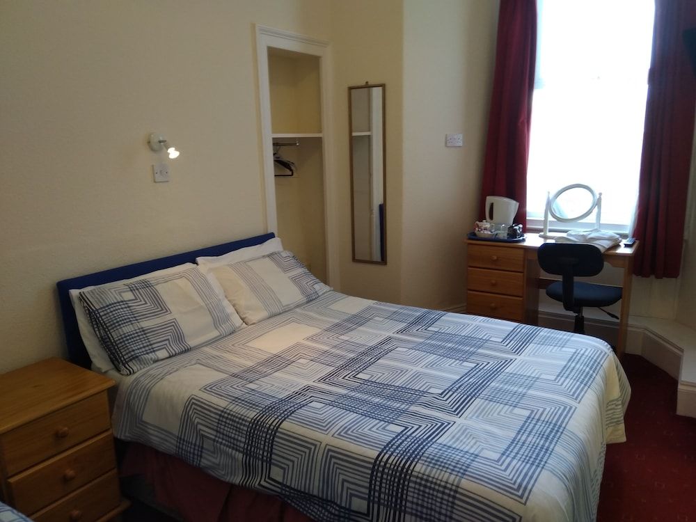 LAMPLIGHTER GUESTHOUSE 2