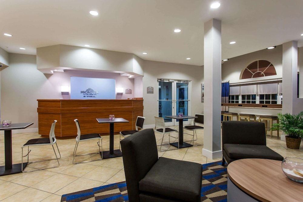 Microtel Inn & Suites by Wyndham Port Charlotte Punta Gorda 2