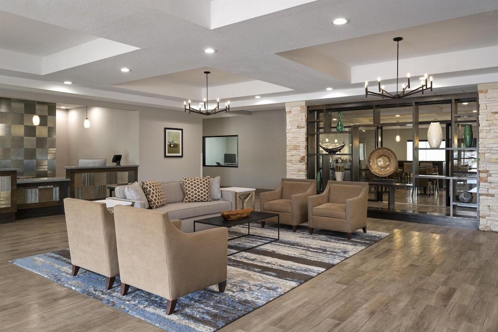 Best Western Plus College Station Inn & Suites 2