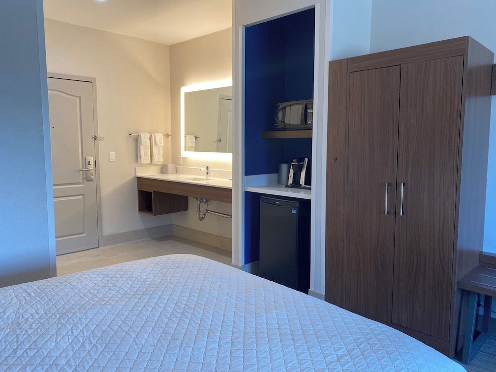 Holiday Inn Express & Suites MOUNTAIN VIEW SILICON VALLEY by IHG 2