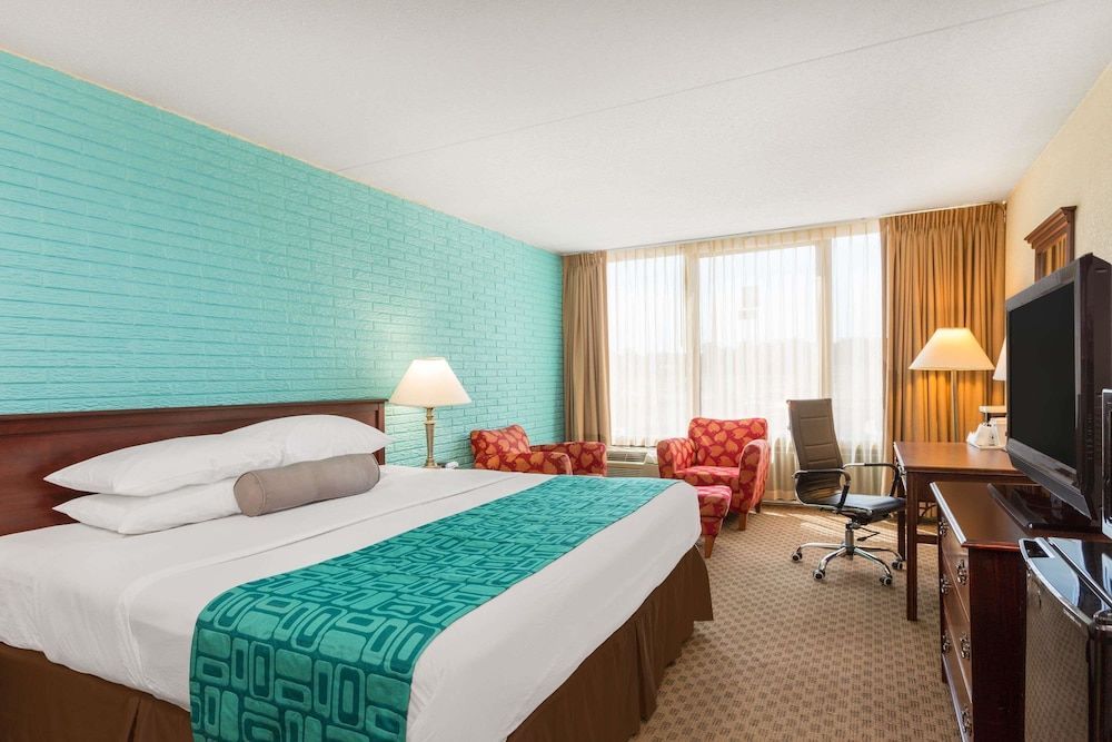 Howard Johnson by Wyndham Williamsburg 1