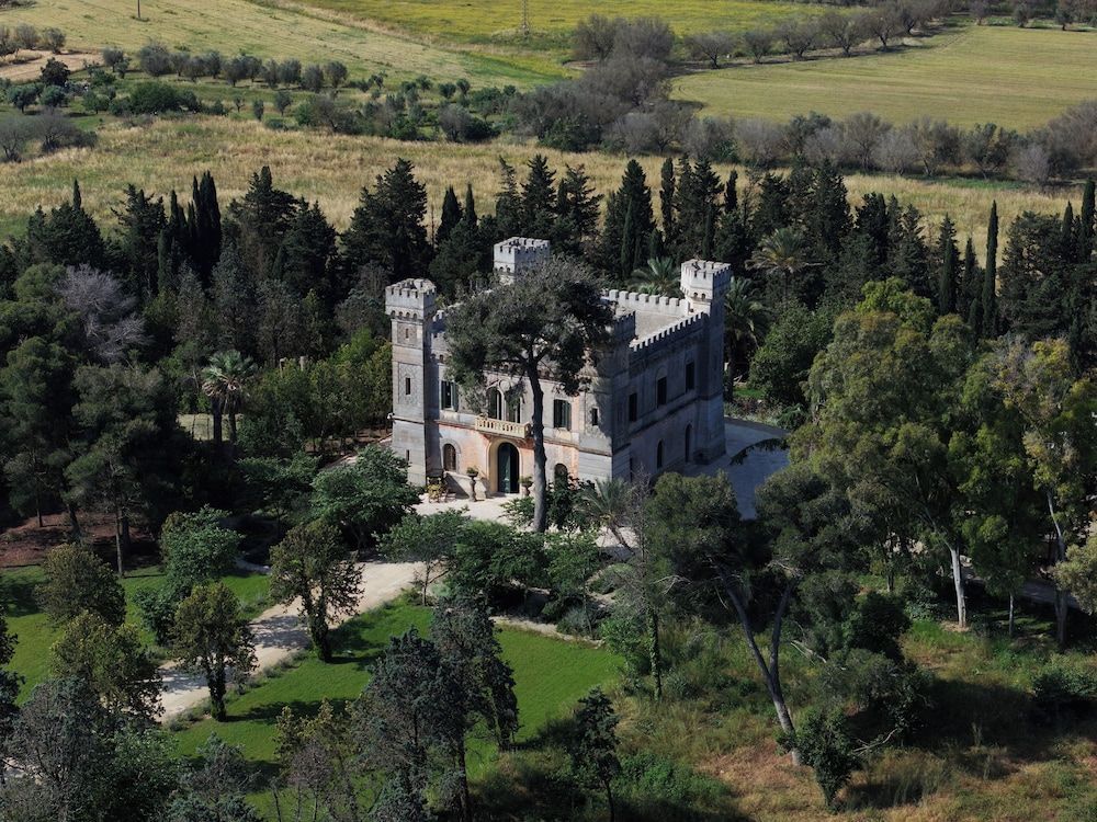 Castle Elvira - The Castle & The Cottage 1