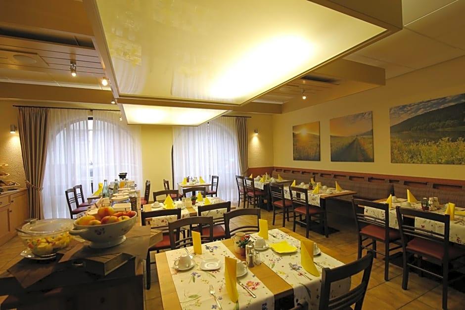 Tauberhotel Kette 1