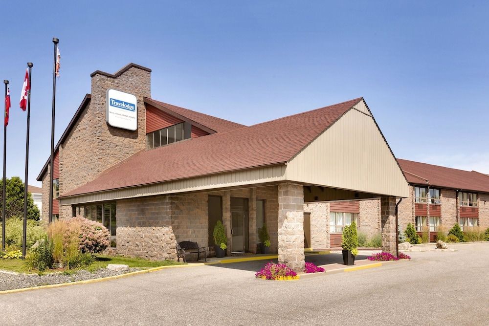 Travelodge by Wyndham North Bay Lakeshore 1