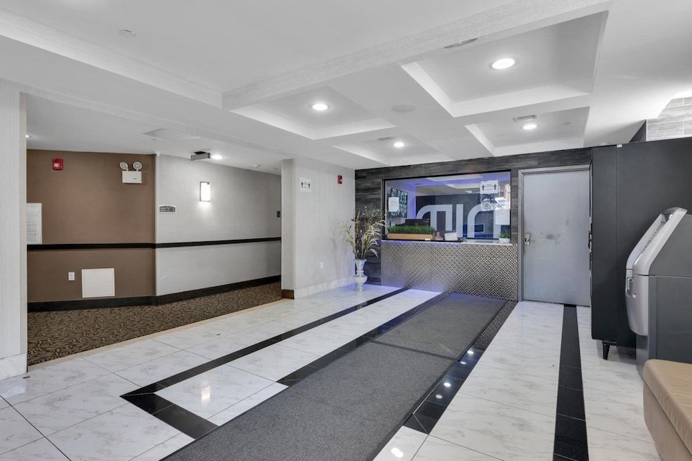 Hotel Mint JFK Airport 2