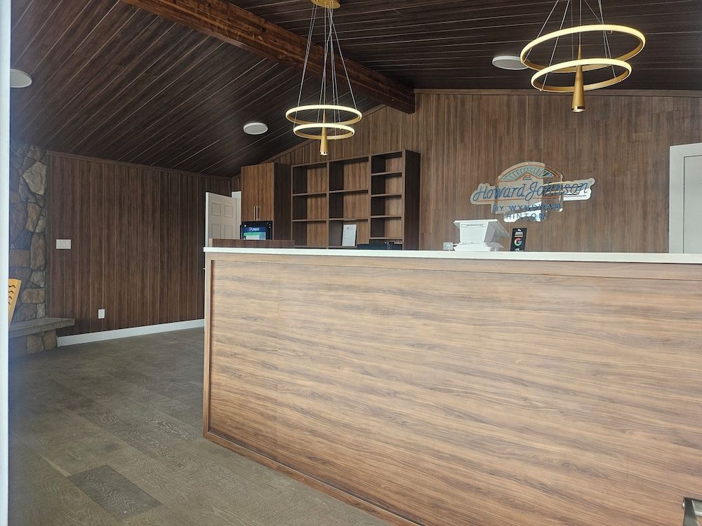 Howard Johnson by Wyndham Hinton 2