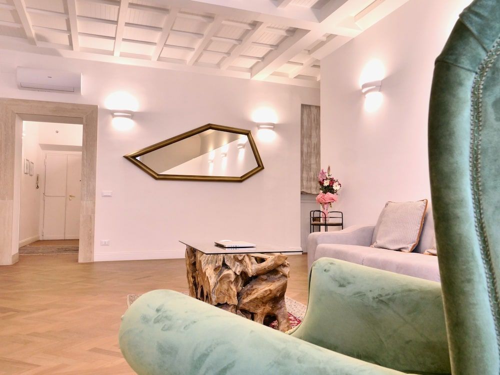 HELMIRAGE SUITE VIA DEL CORSO 2