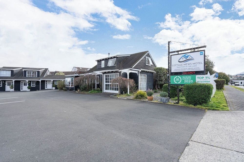 Cottage Mews Motel 1