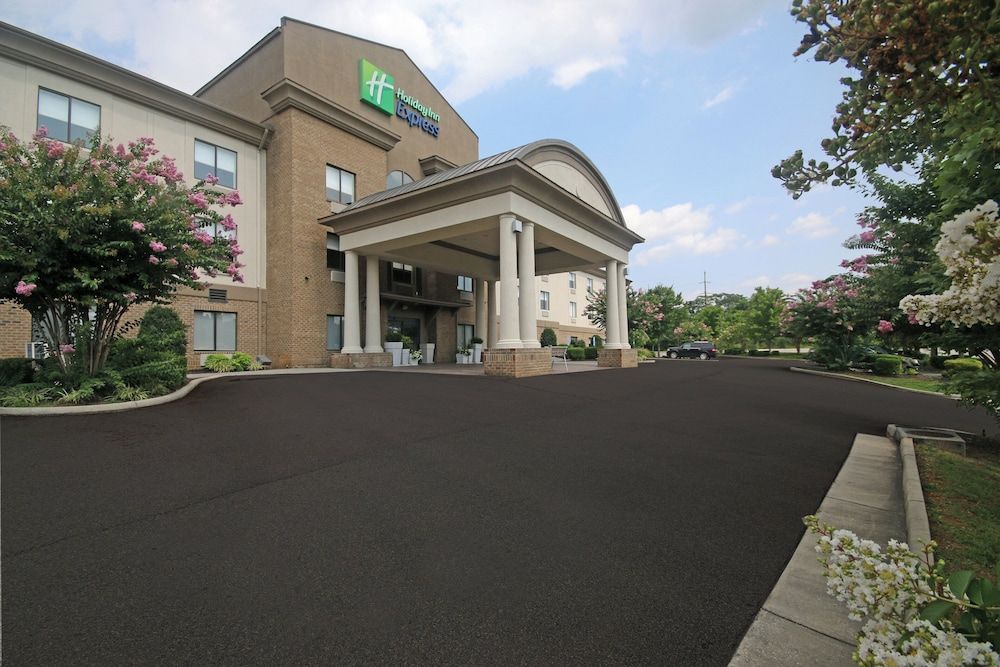Holiday Inn Express TROUTVILLE - ROANOKE NORTH by IHG 1