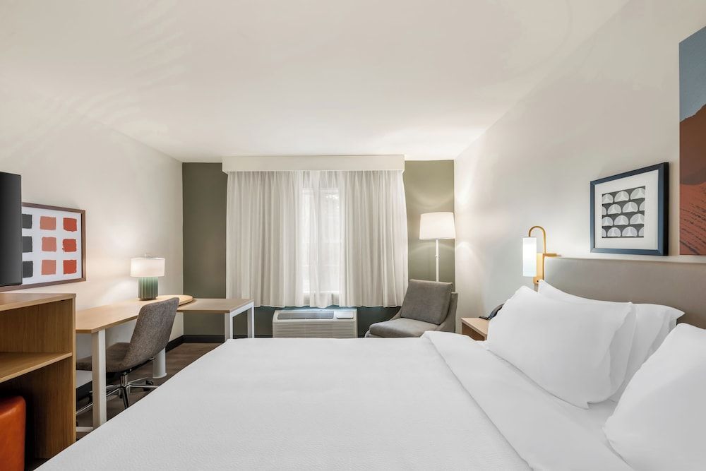 Spark By Hilton Freeport 2