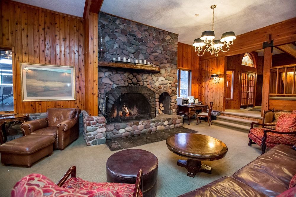 Kandahar Lodge at Whitefish Mountain Resort 2