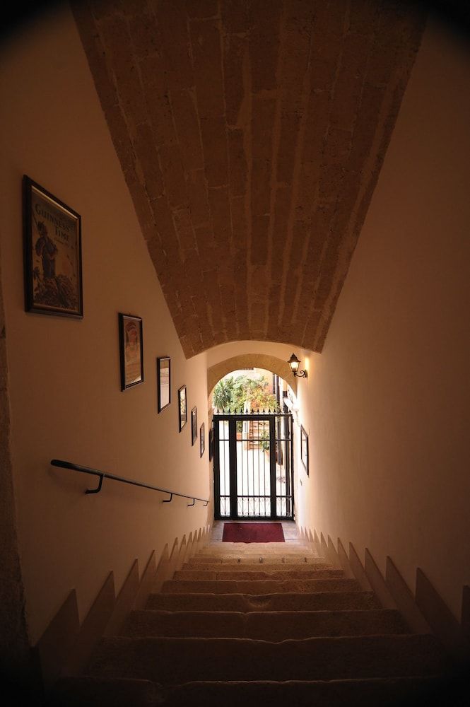 Saint Patrick-Guest House Del 1200 2