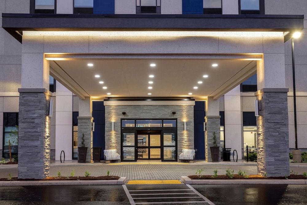 Hampton Inn & Suites Burlington, Ontario, Canada 1