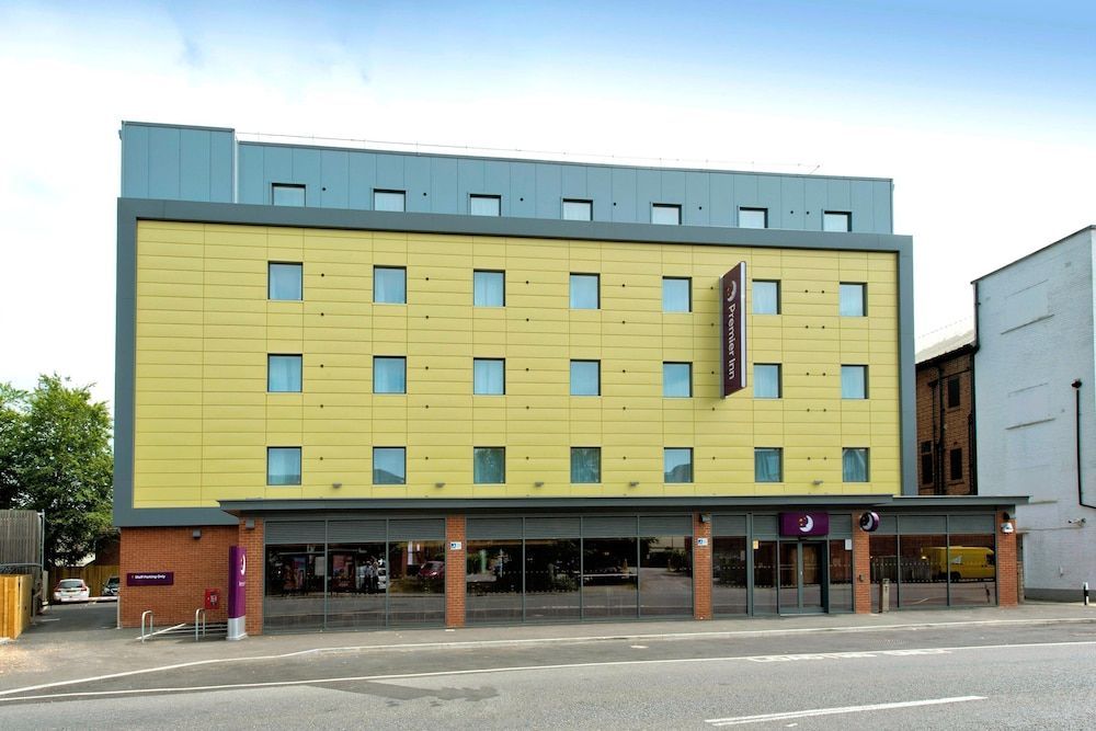 Premier Inn Newbury TC - London Road 1