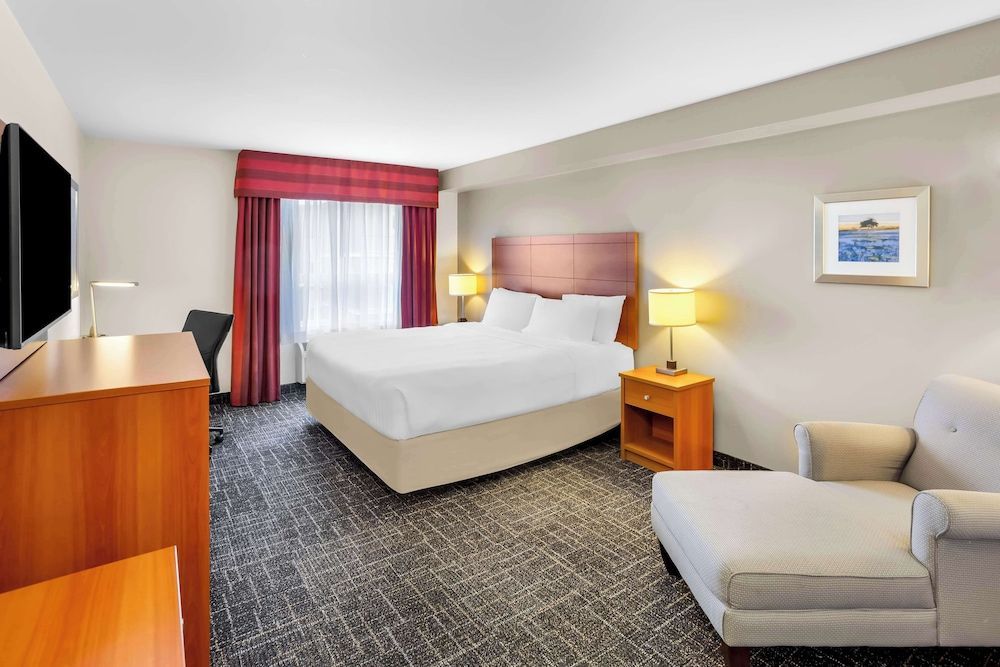 Best Western Thompson Hotel & Suites 1
