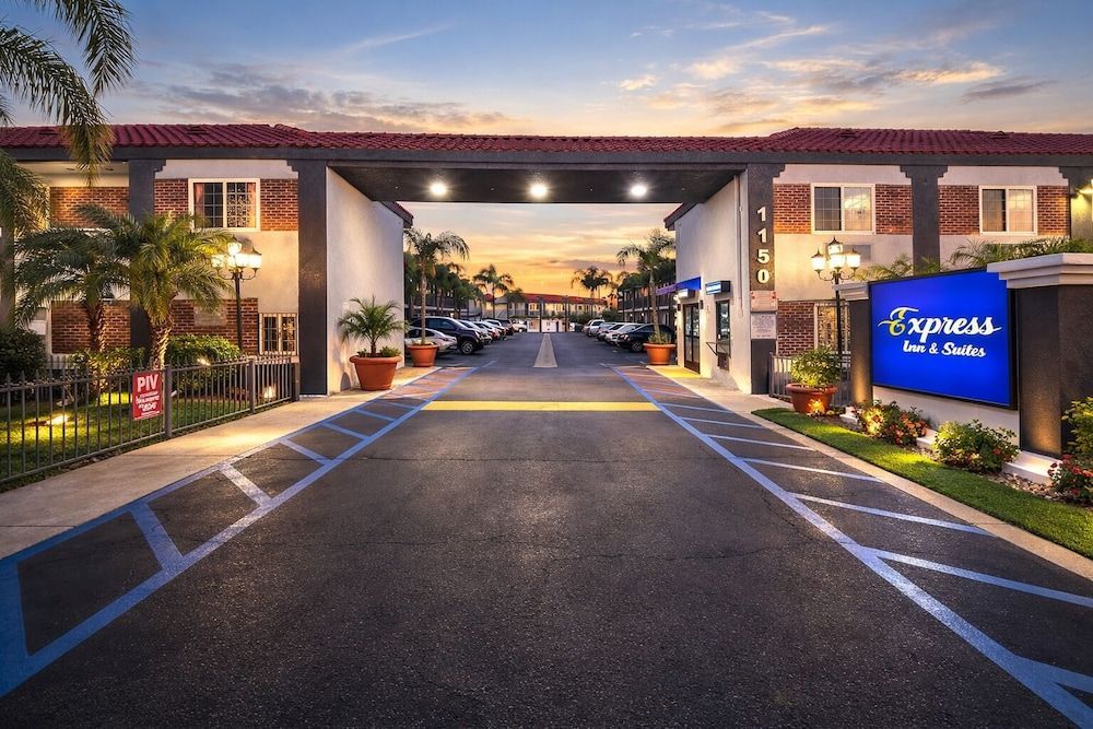 Express Inn & Suites 1