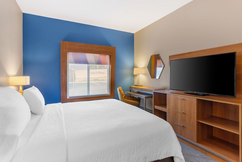 Holiday Inn Express & Suites HOT SPRINGS by IHG 2