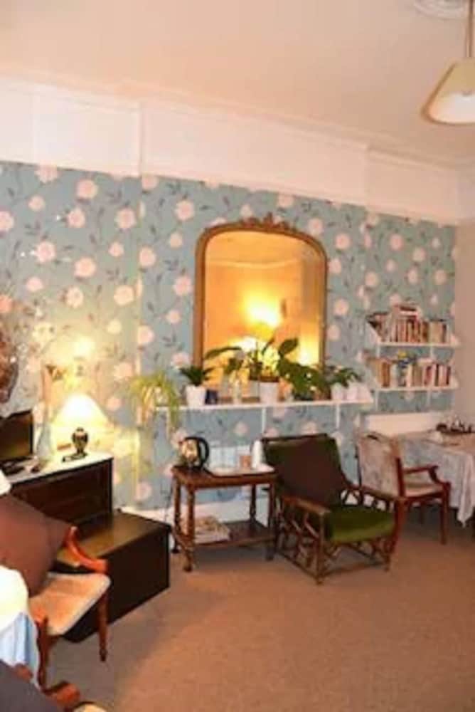 Abbey Lodge Hotel 1
