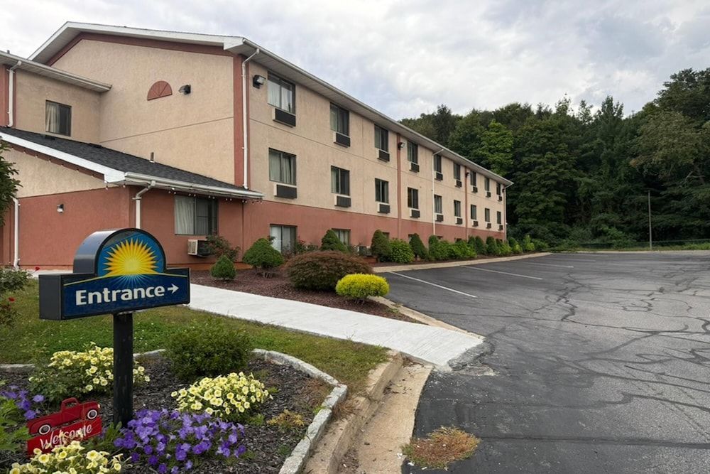 Days Inn by Wyndham Torrington 1
