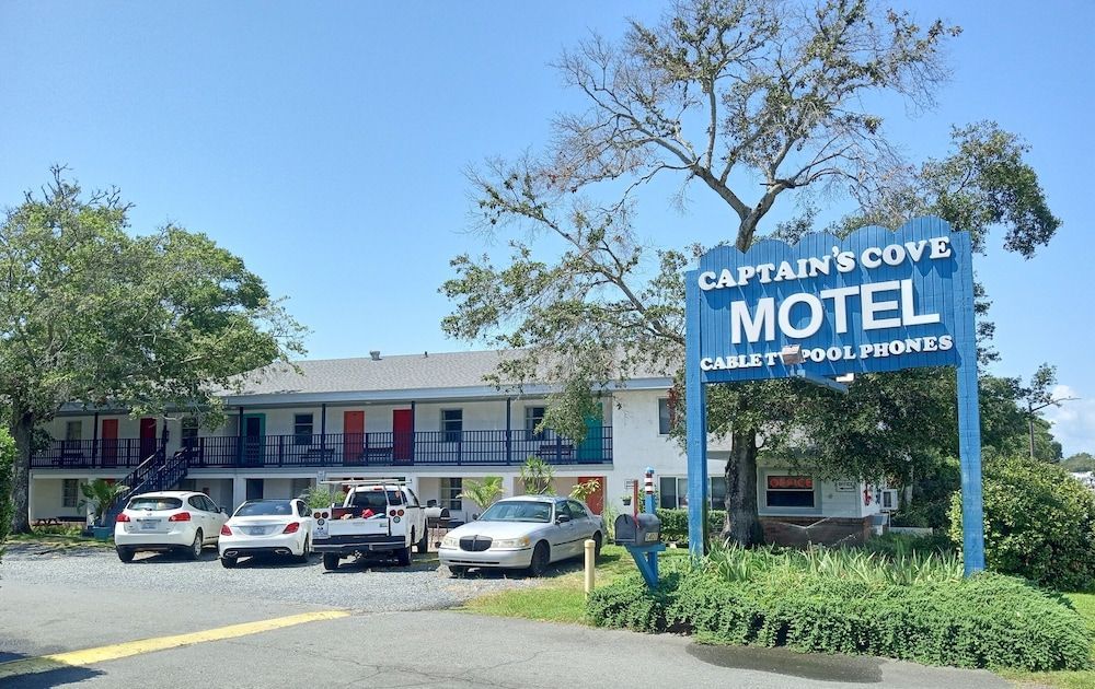 Captain's Cove Motel 1
