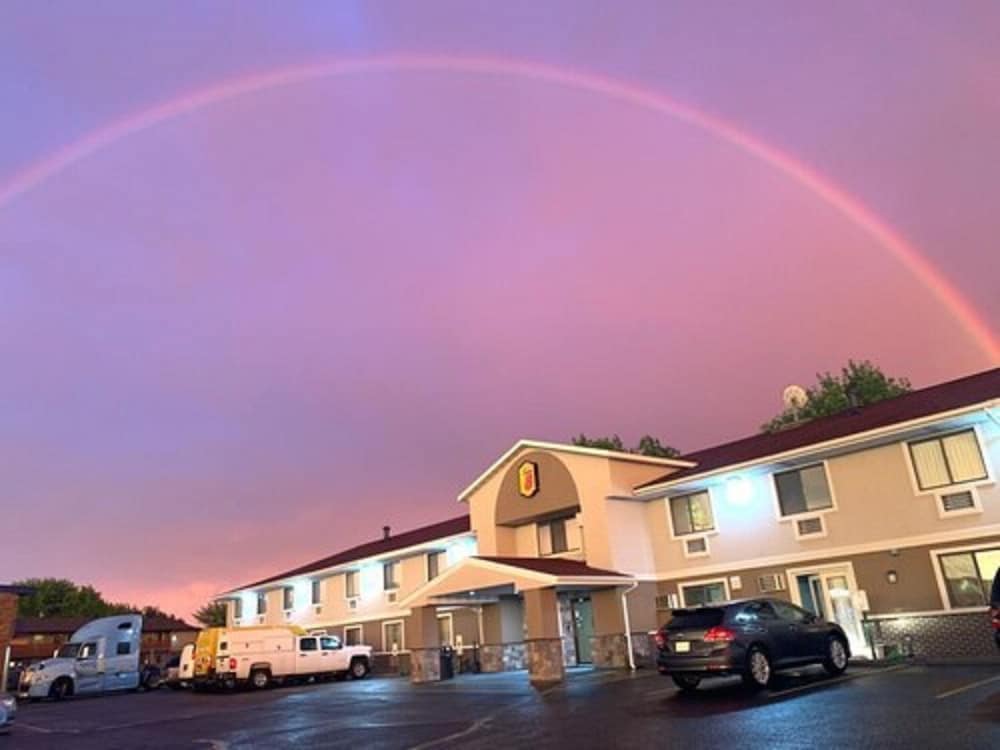 Super 8 by Wyndham Eau Claire WI 1
