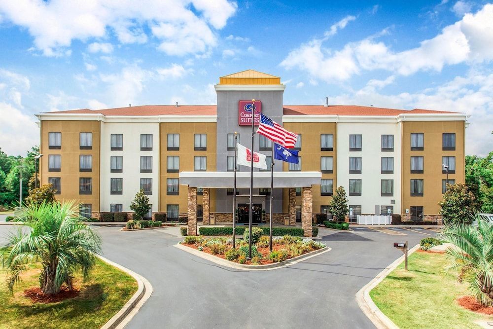 Comfort Suites Clinton near Presbyterian College 1