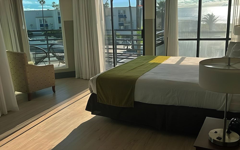 Huntington Beach Inn 1