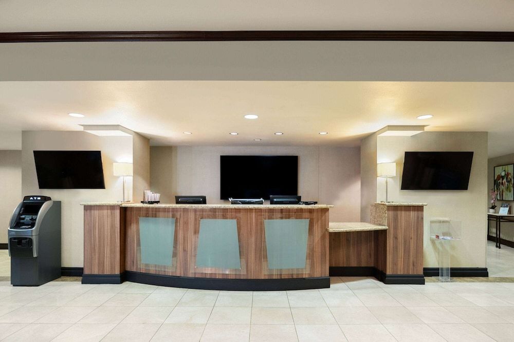 Hotel Marguerite South Anaheim - Garden Grove, Trademark Collection by Wyndham 2