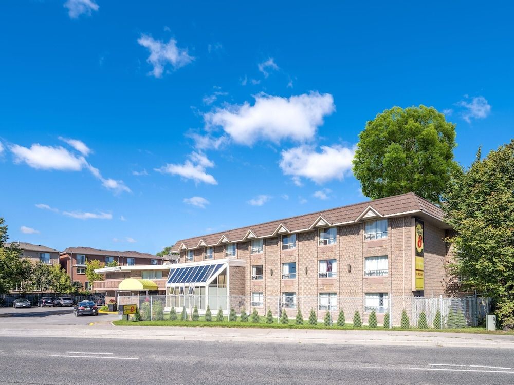 Super 8 by Wyndham Toronto East ON 1