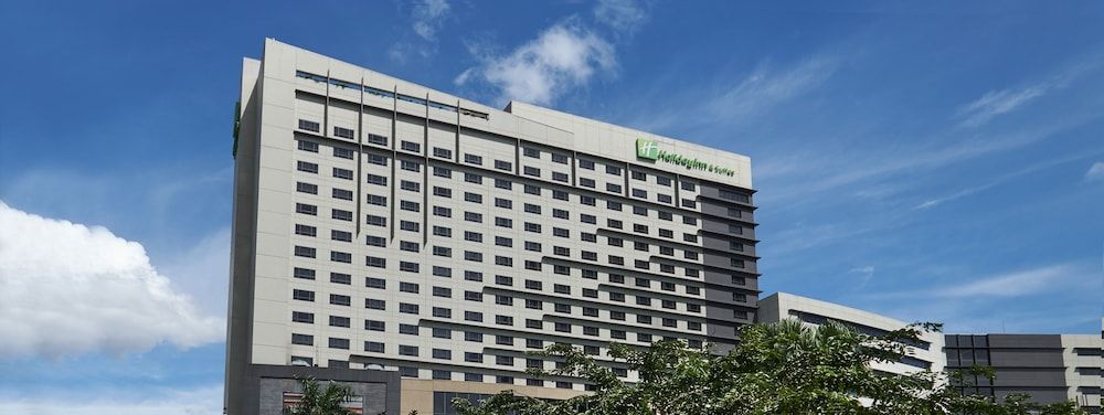 Holiday Inn & Suites MAKATI by IHG 1