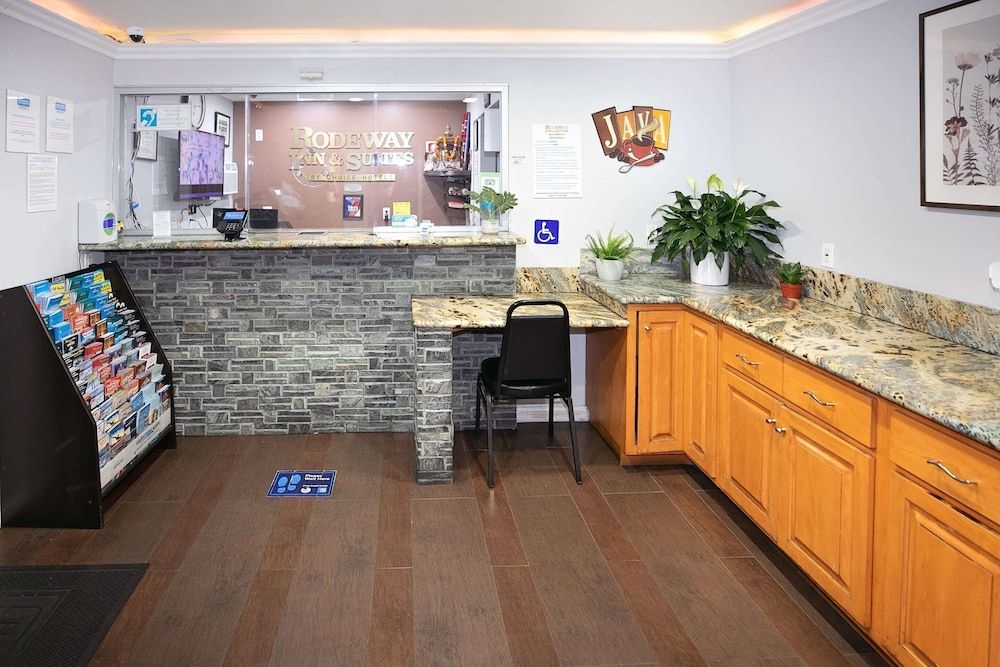 Rodeway Inn & Suites Bellflower 2