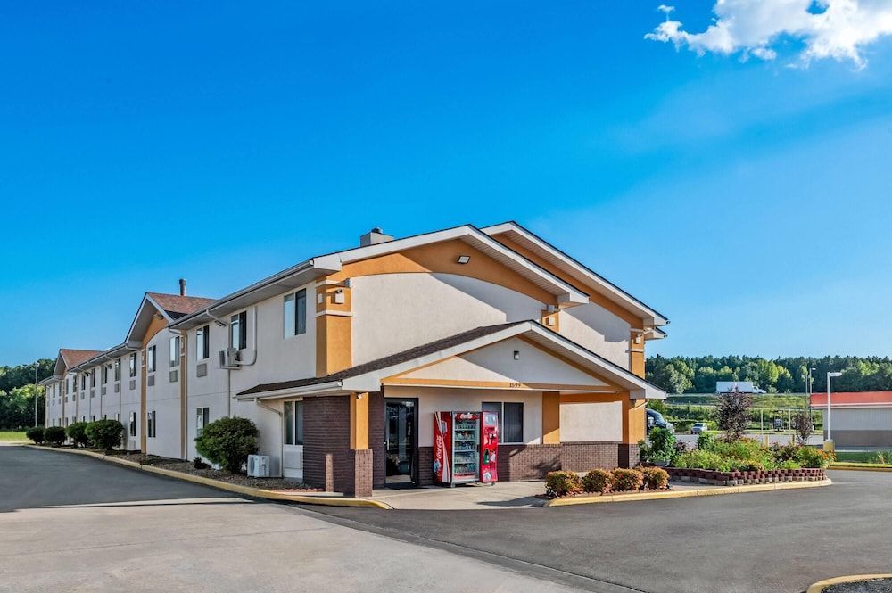 Super 8 by Wyndham Franklin 1