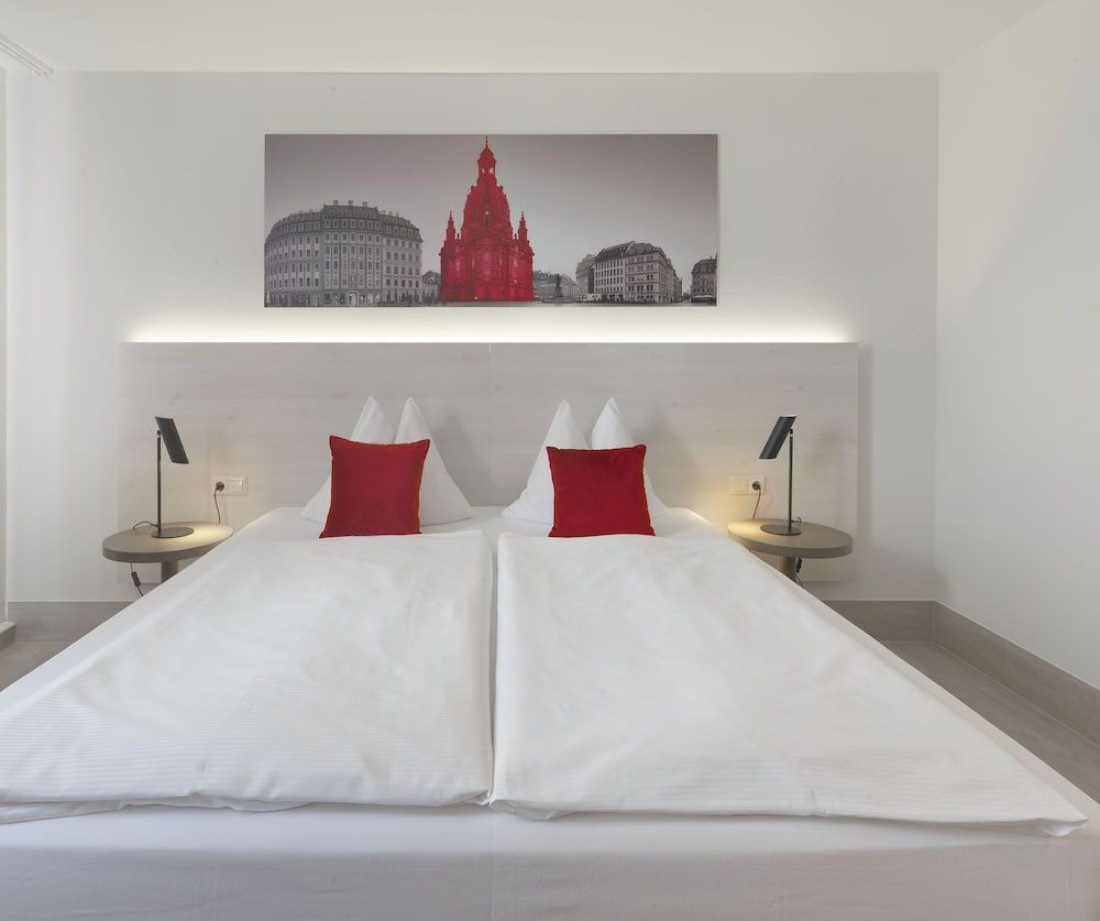 Ramada by Wyndham Dresden 1