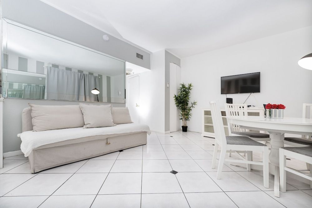 Collins Beach Apartments 2